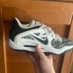 Nike KD 15 white and black with blue and pink accents size 8